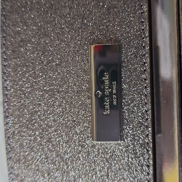 Kate Spade NWT NEW IN  BOX silver glitter card holder with Silver logo plaque - Picture 3 of 12